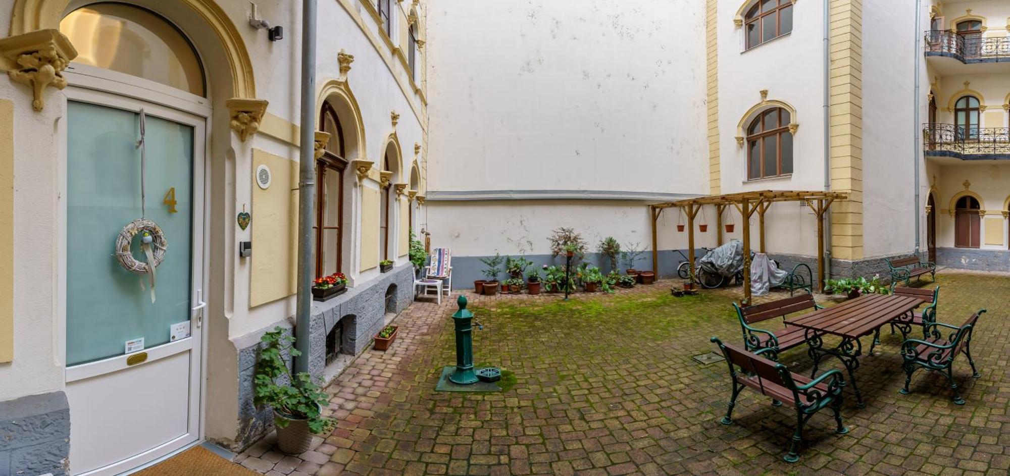 Barka Home In Downtown Buda Budapest Eksteriør bilde