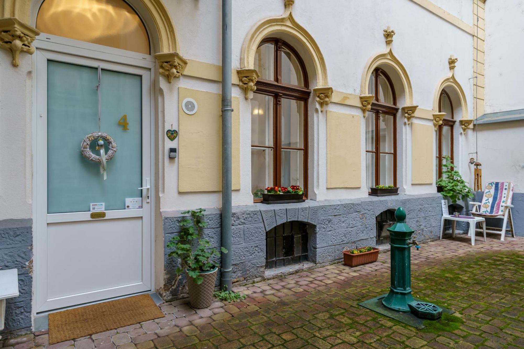 Barka Home In Downtown Buda Budapest Eksteriør bilde